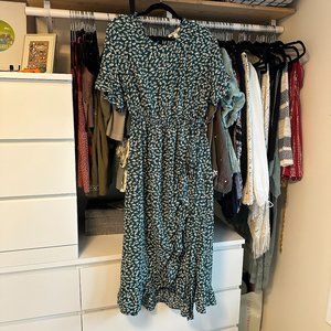 Francesca’s Mi Ami Faux Wrap Ditsy Floral Green Midi Dress - M